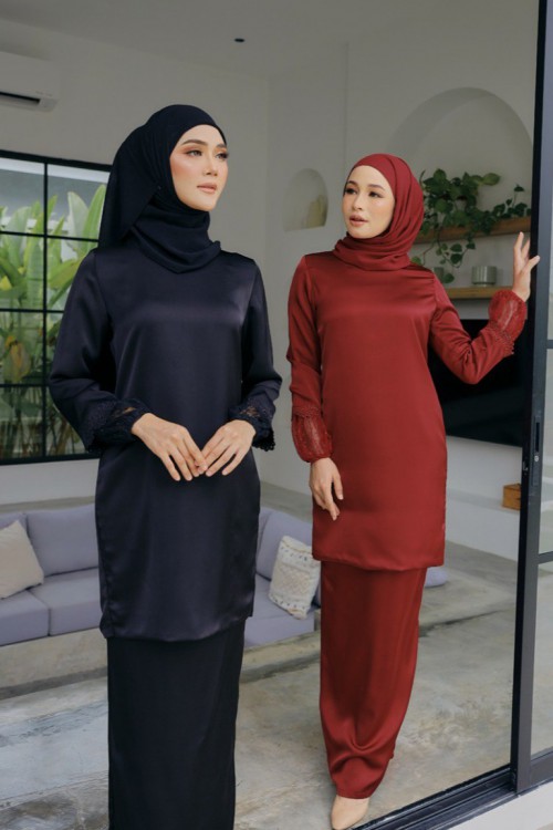 KURUNG AMEENA BLACK