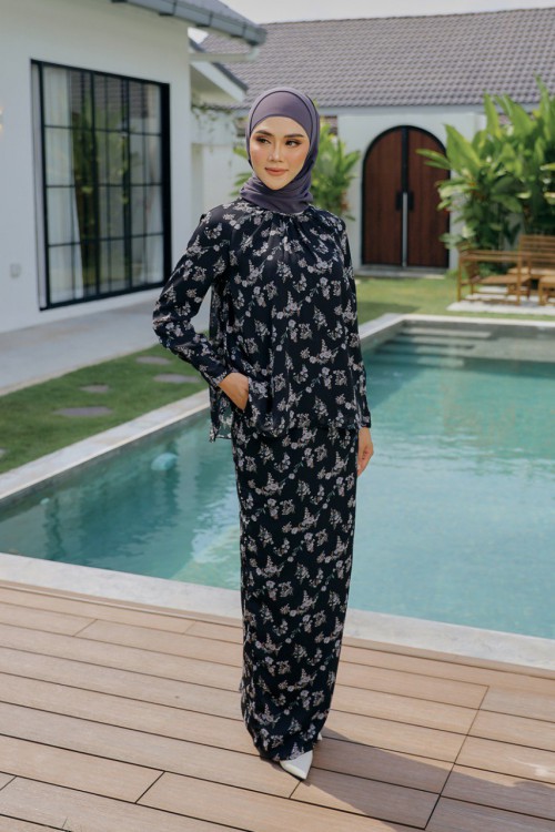 KURUNG LAURA GRACEFUL BLACK