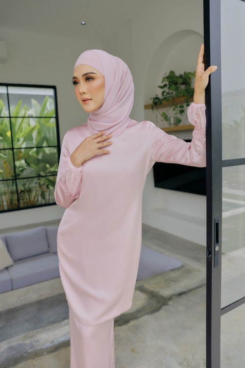 KURUNG AMEENA PINK